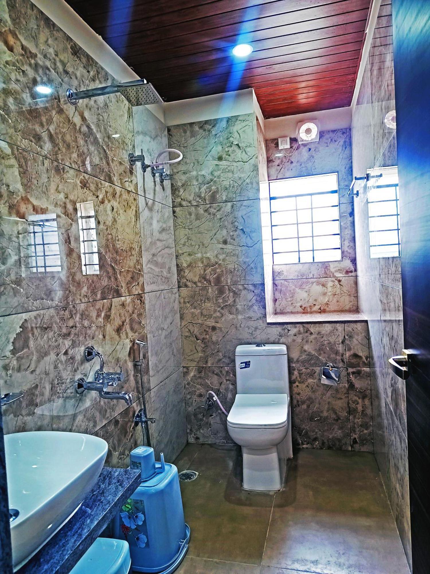העיר בנגלור Hotel Achhu Palace מראה חיצוני תמונה