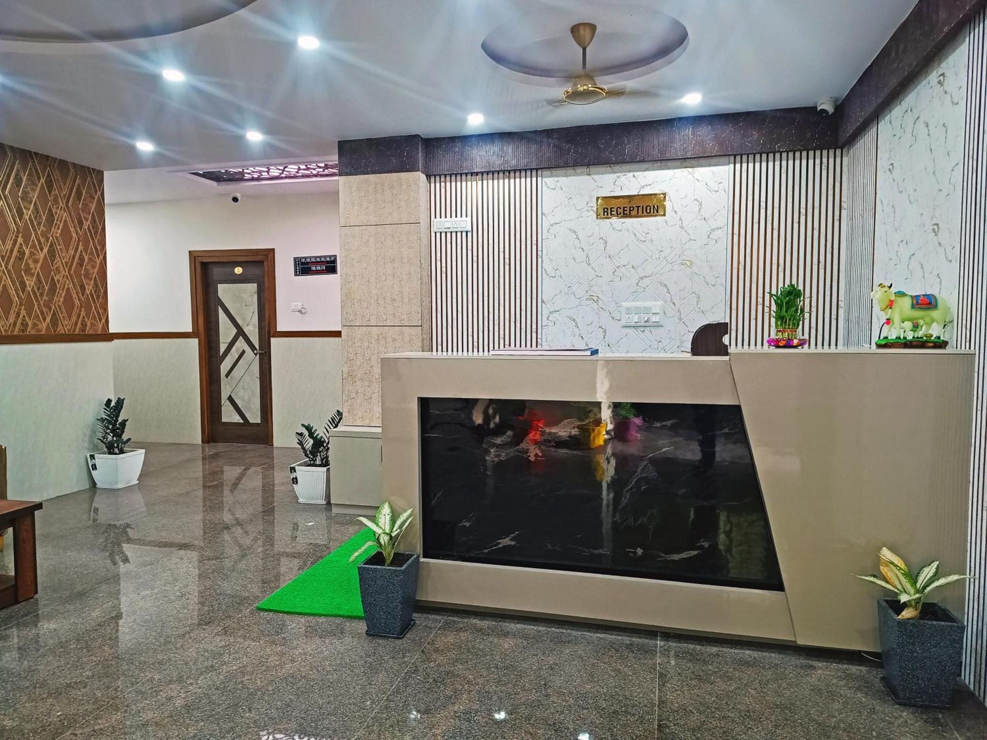 העיר בנגלור Hotel Achhu Palace מראה חיצוני תמונה