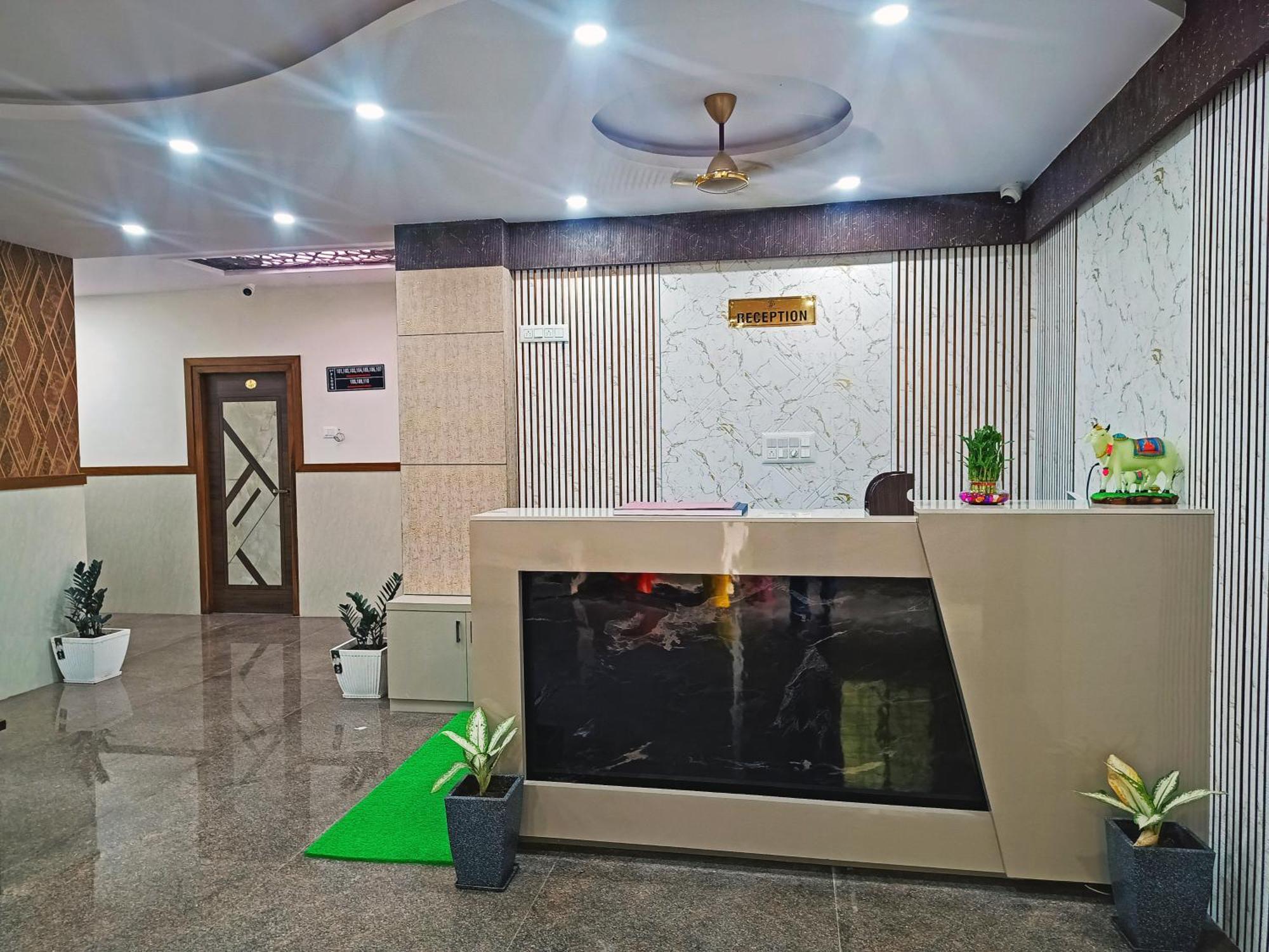 העיר בנגלור Hotel Achhu Palace מראה חיצוני תמונה
