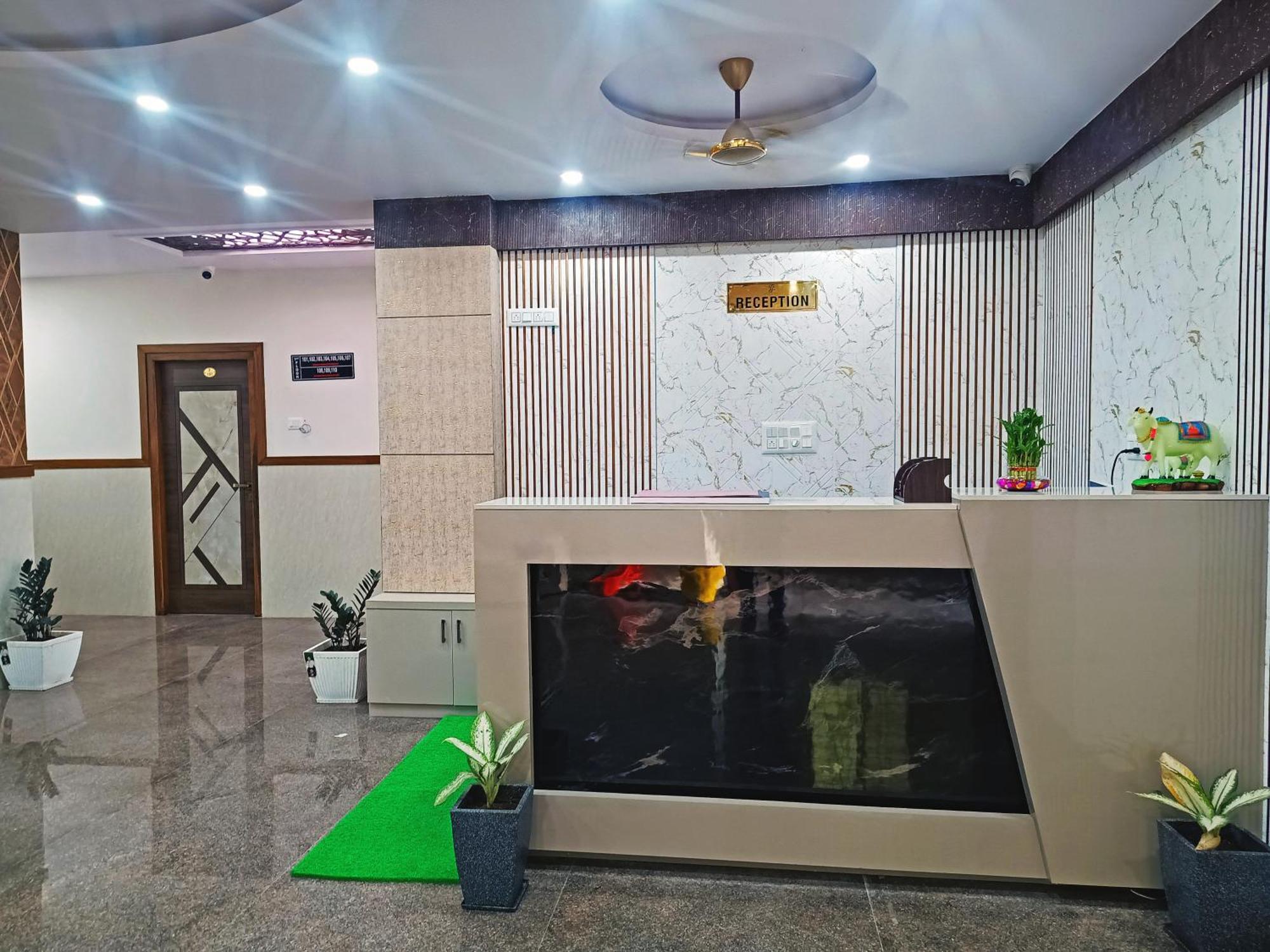 העיר בנגלור Hotel Achhu Palace מראה חיצוני תמונה