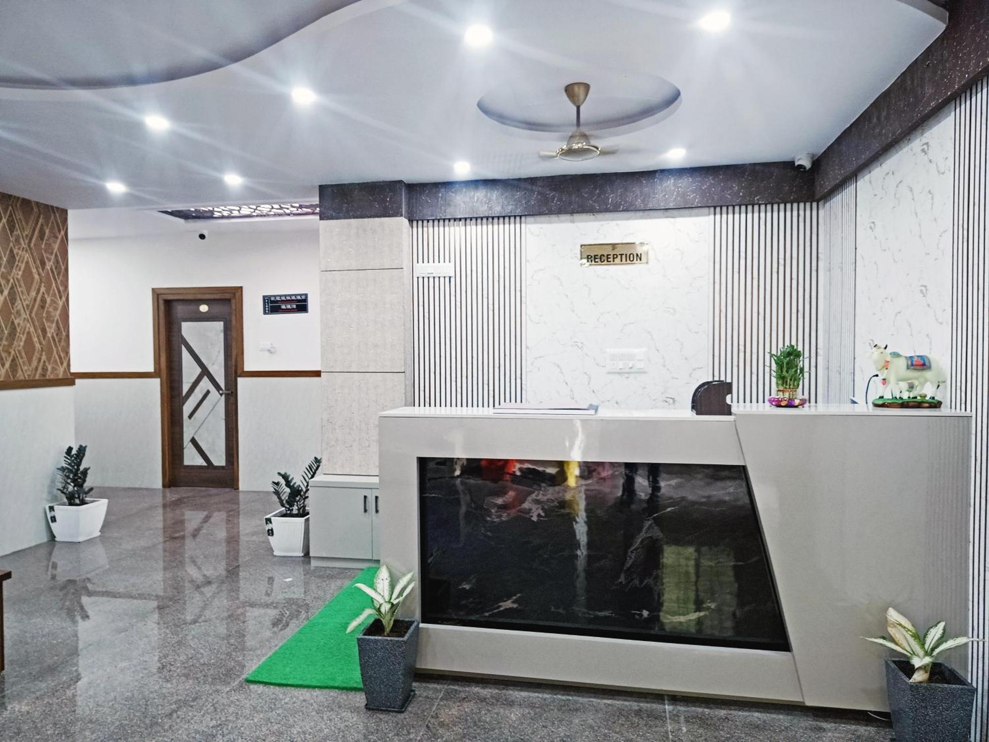 העיר בנגלור Hotel Achhu Palace מראה חיצוני תמונה