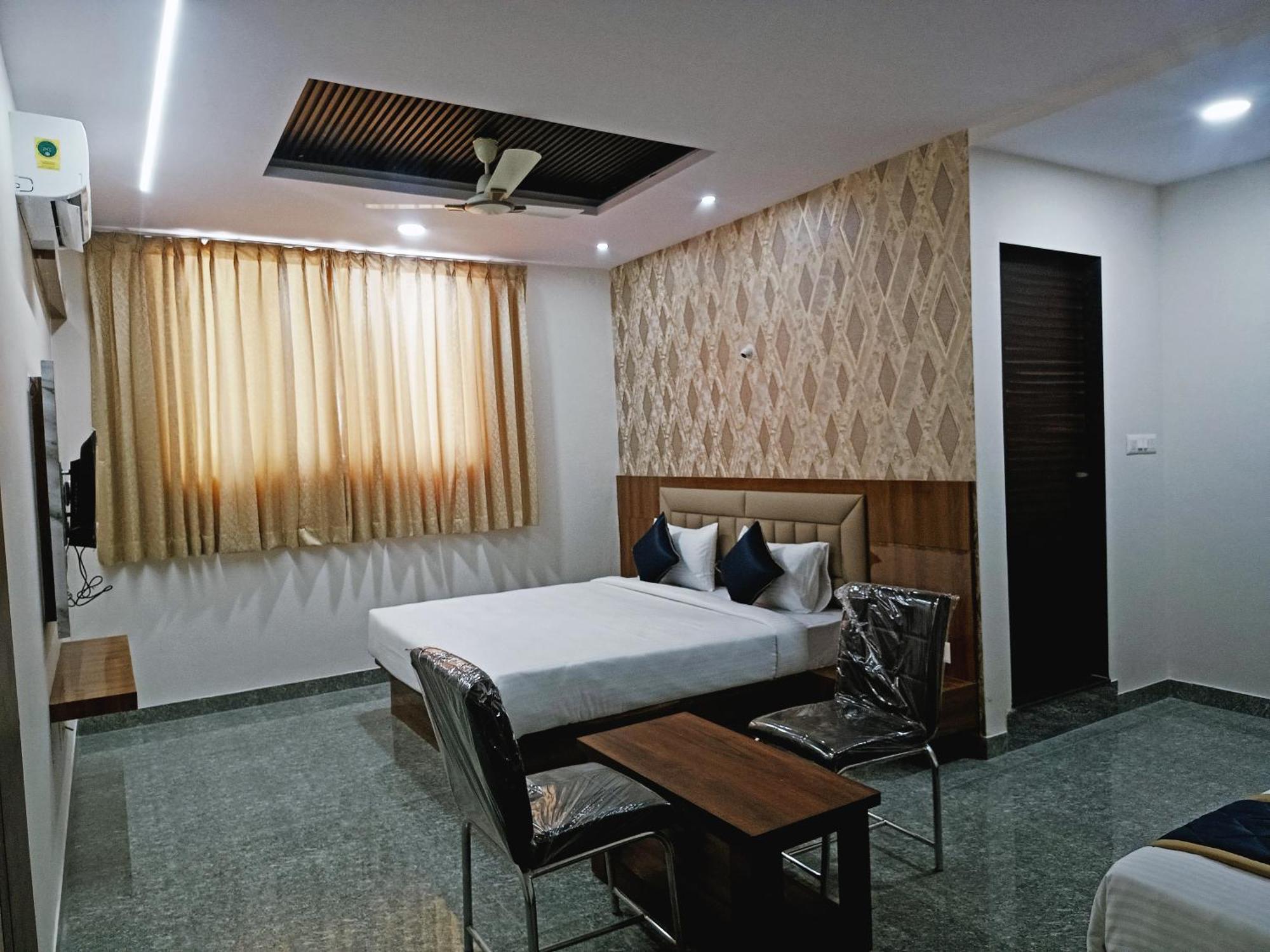 העיר בנגלור Hotel Achhu Palace מראה חיצוני תמונה