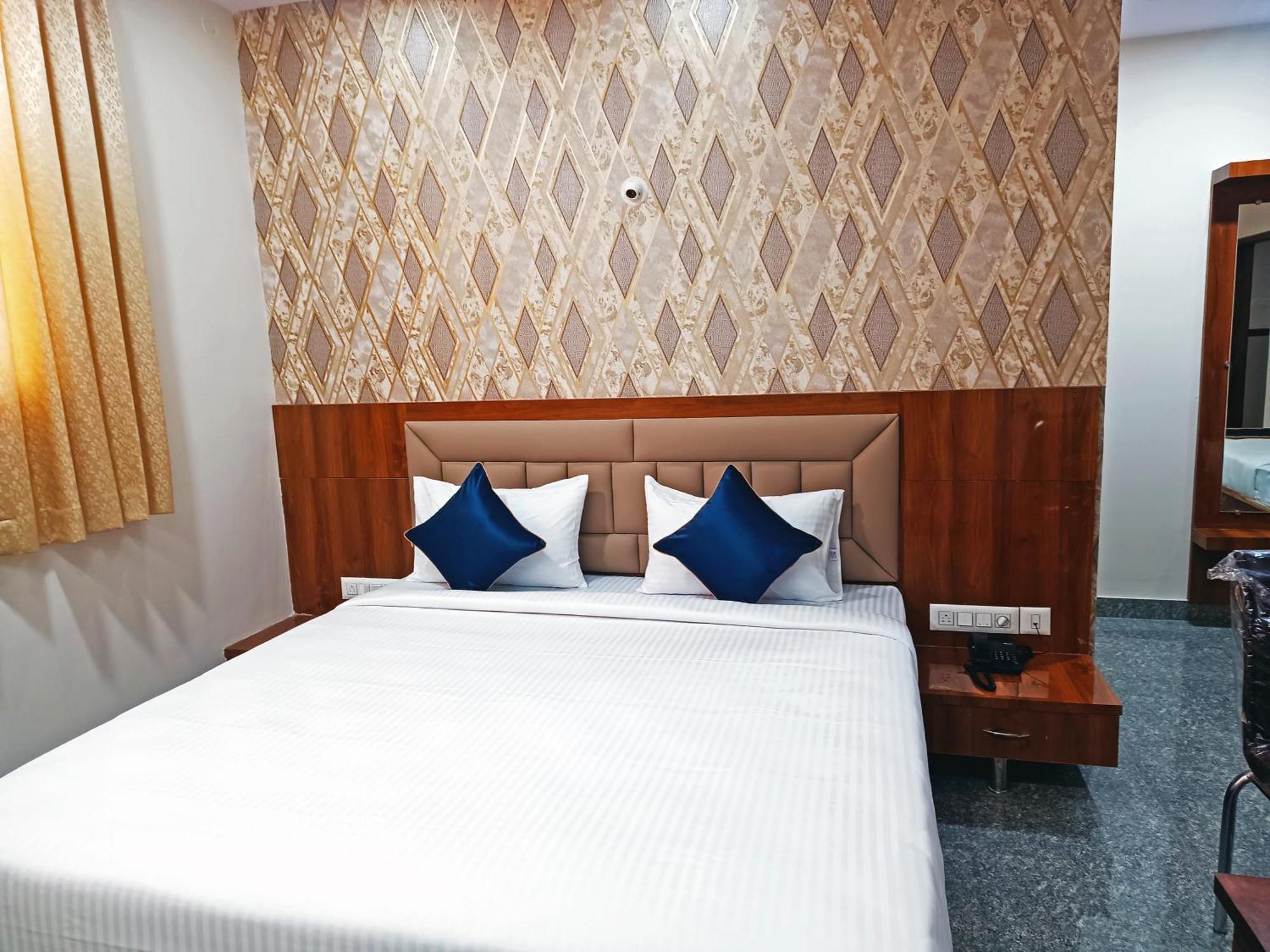 העיר בנגלור Hotel Achhu Palace מראה חיצוני תמונה