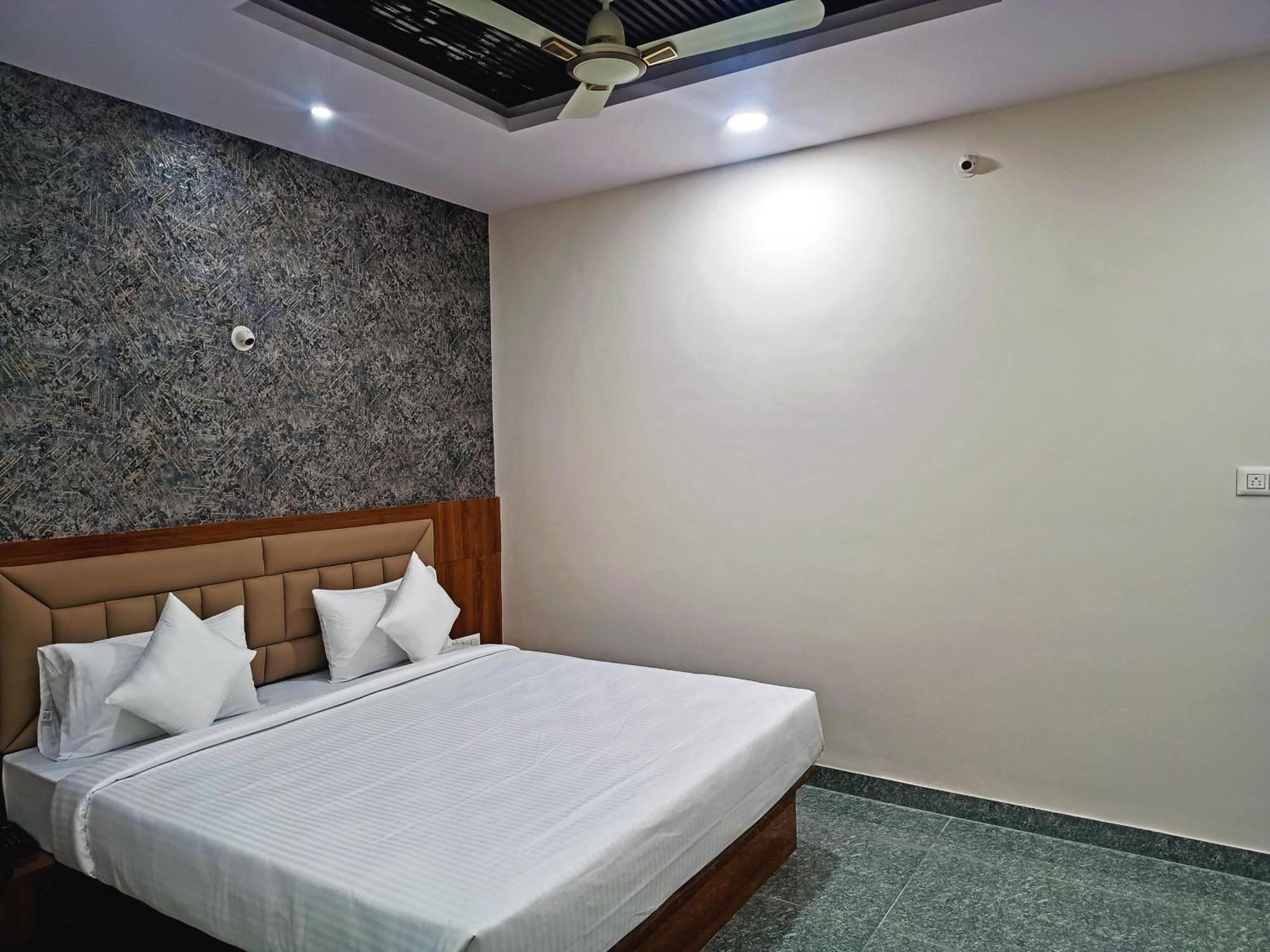 העיר בנגלור Hotel Achhu Palace מראה חיצוני תמונה