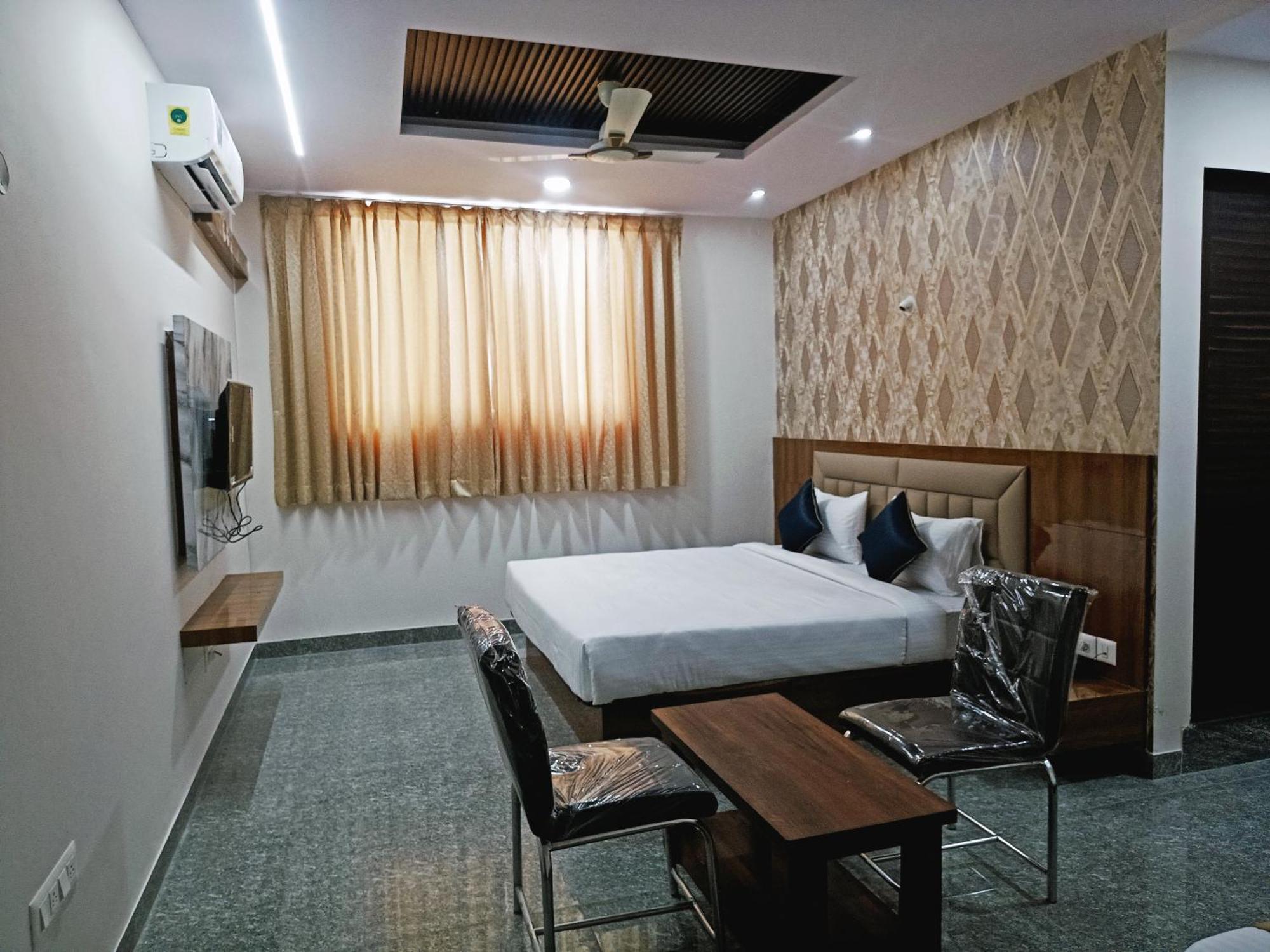 העיר בנגלור Hotel Achhu Palace מראה חיצוני תמונה