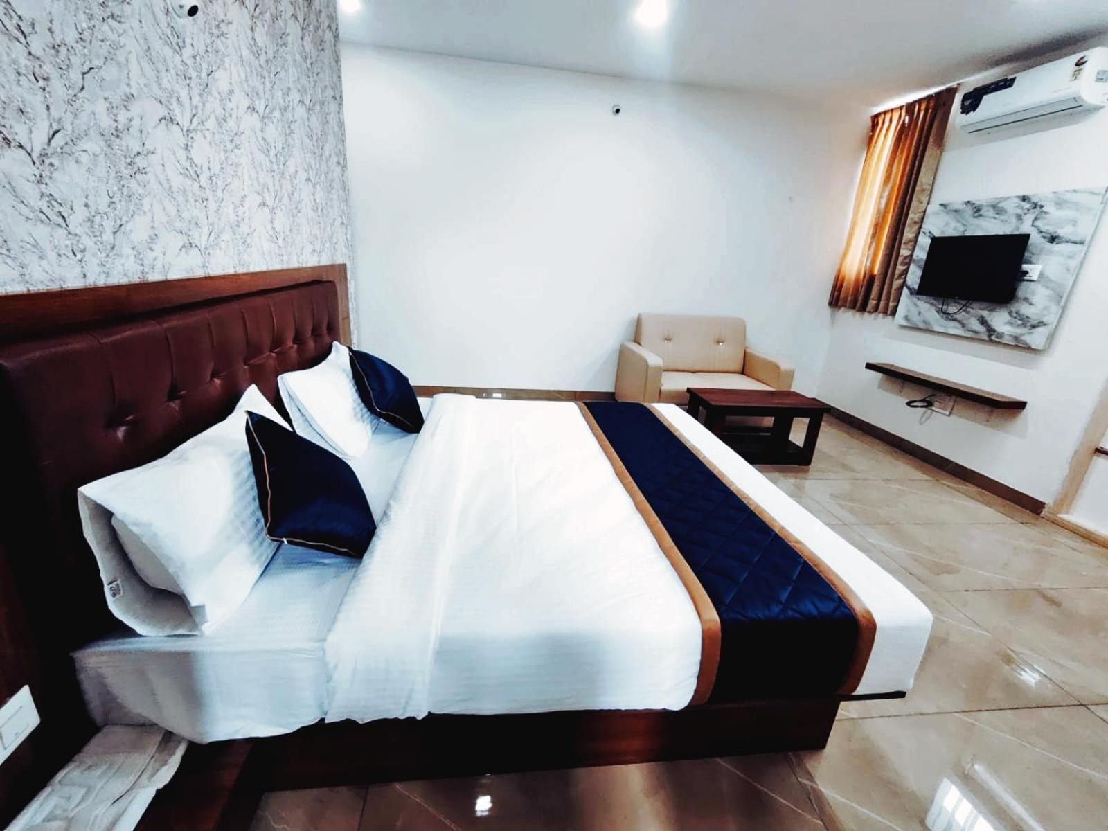 העיר בנגלור Hotel Achhu Palace מראה חיצוני תמונה