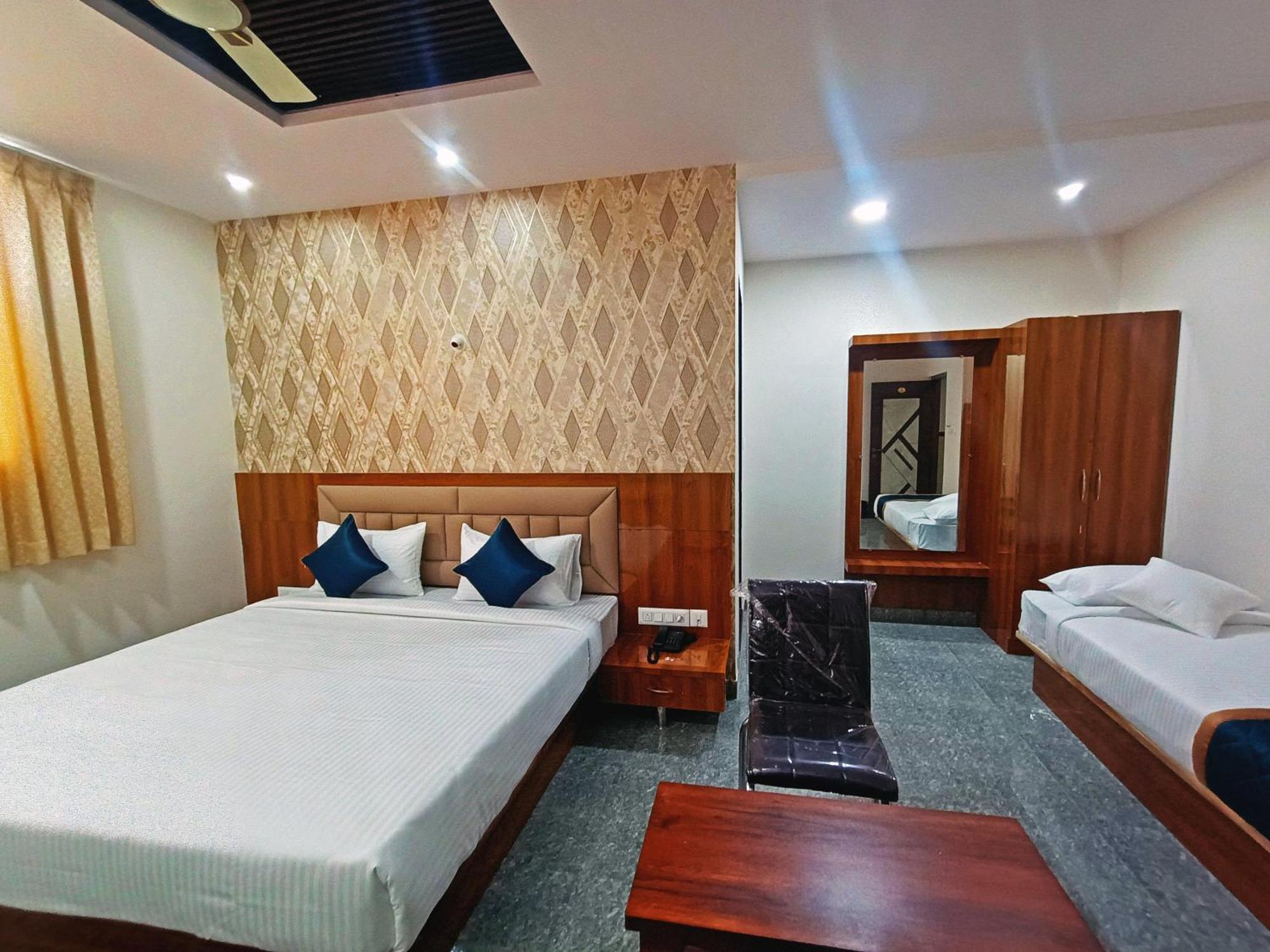העיר בנגלור Hotel Achhu Palace מראה חיצוני תמונה