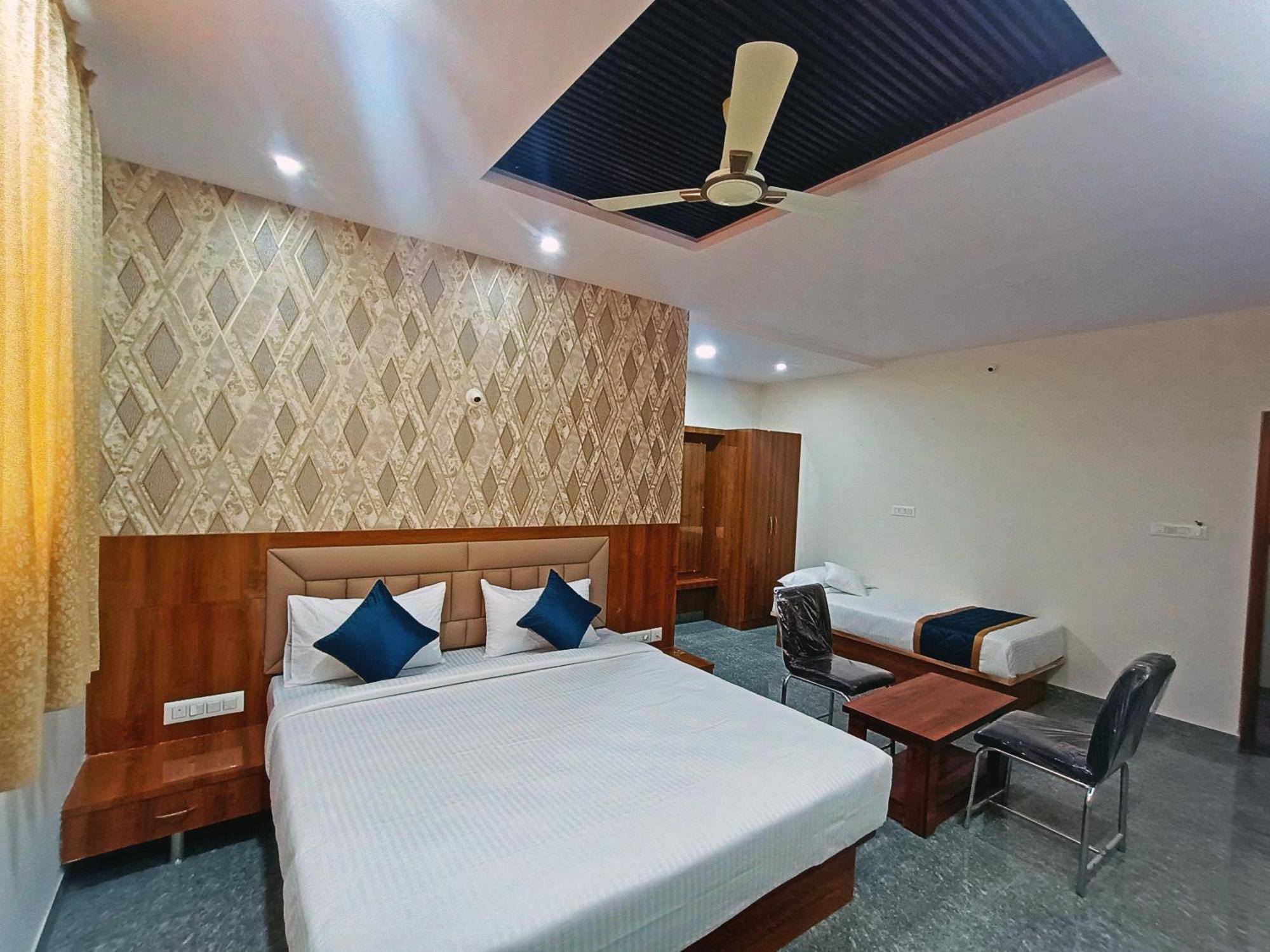 העיר בנגלור Hotel Achhu Palace מראה חיצוני תמונה