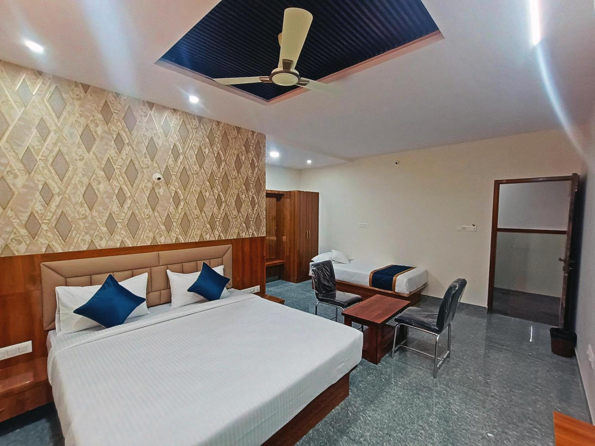 העיר בנגלור Hotel Achhu Palace מראה חיצוני תמונה