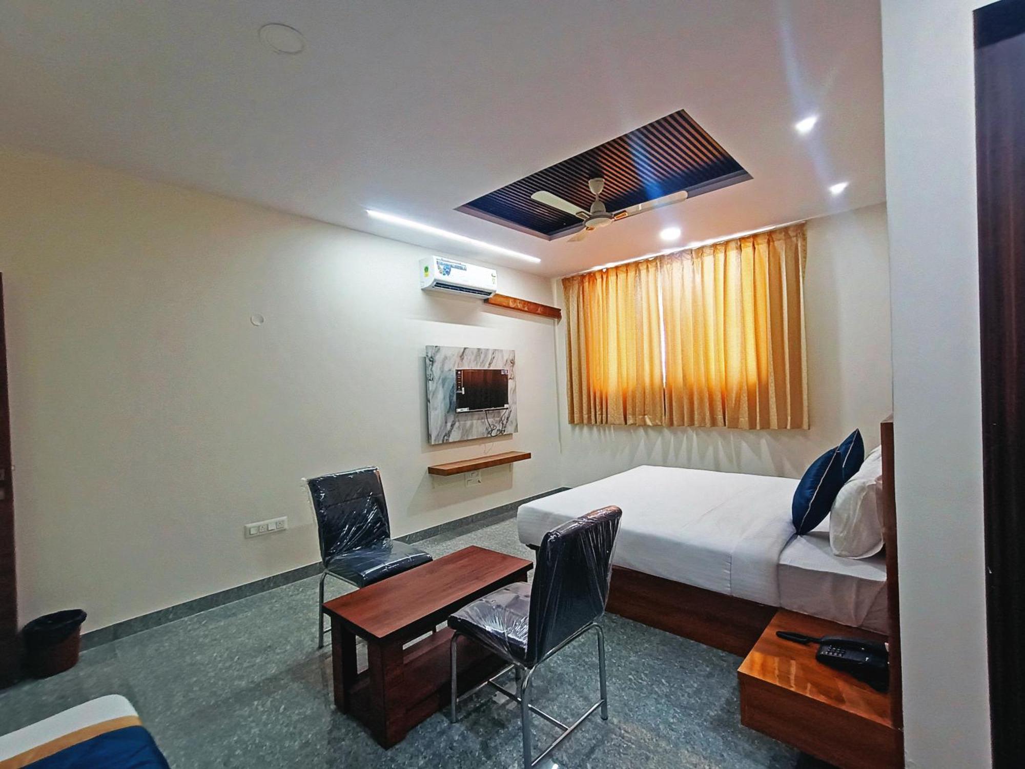 העיר בנגלור Hotel Achhu Palace מראה חיצוני תמונה
