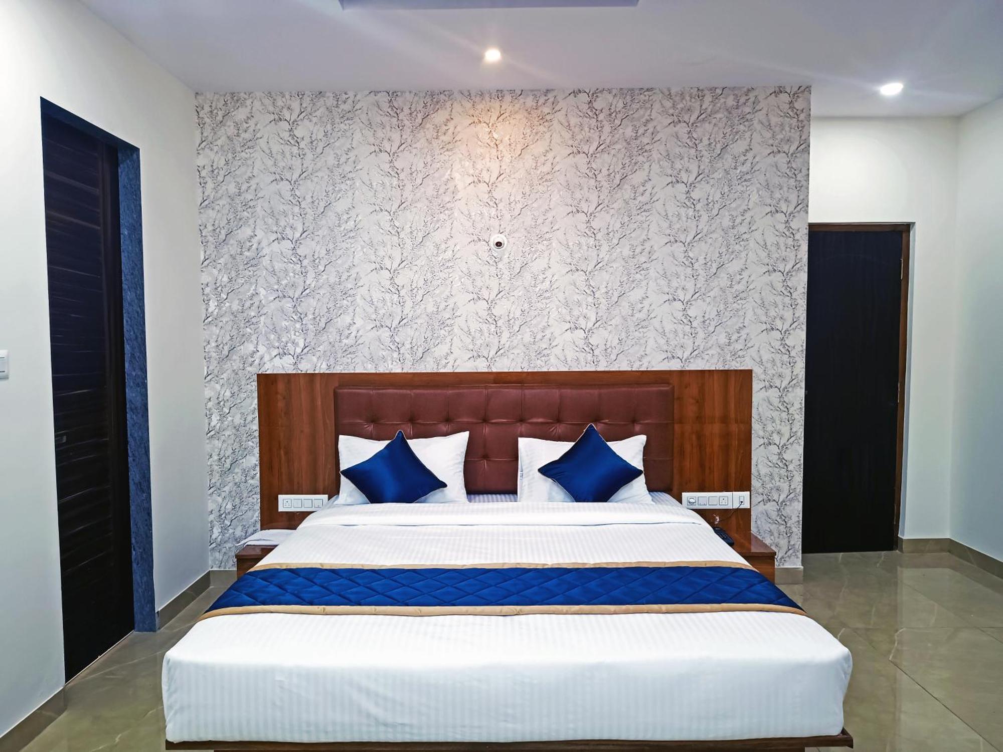 העיר בנגלור Hotel Achhu Palace מראה חיצוני תמונה