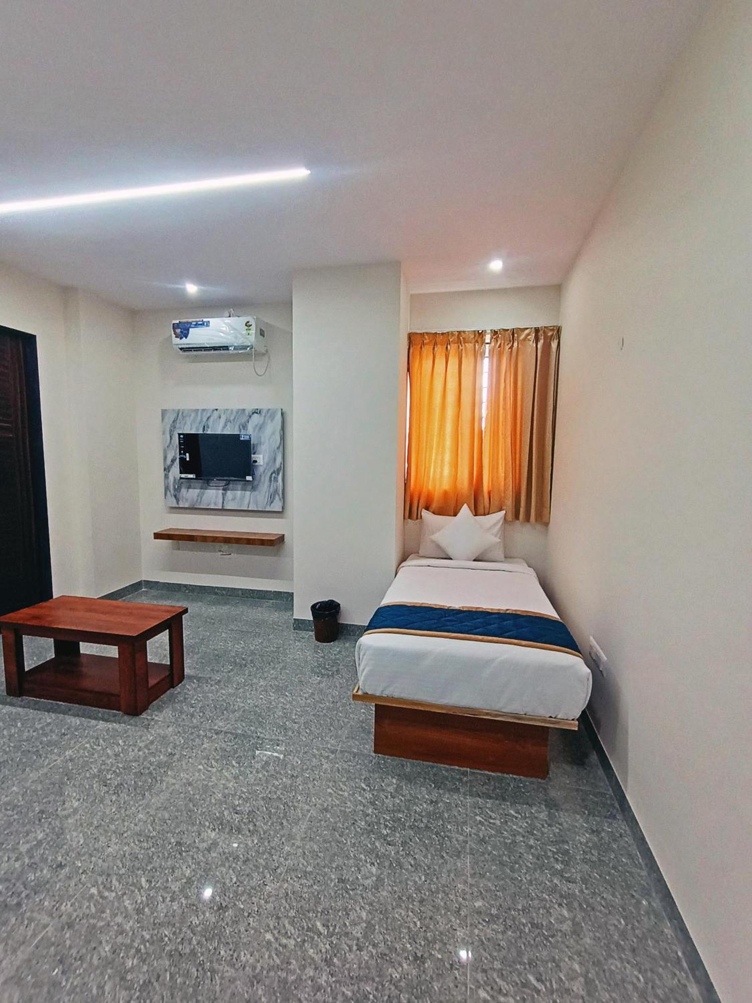 העיר בנגלור Hotel Achhu Palace מראה חיצוני תמונה